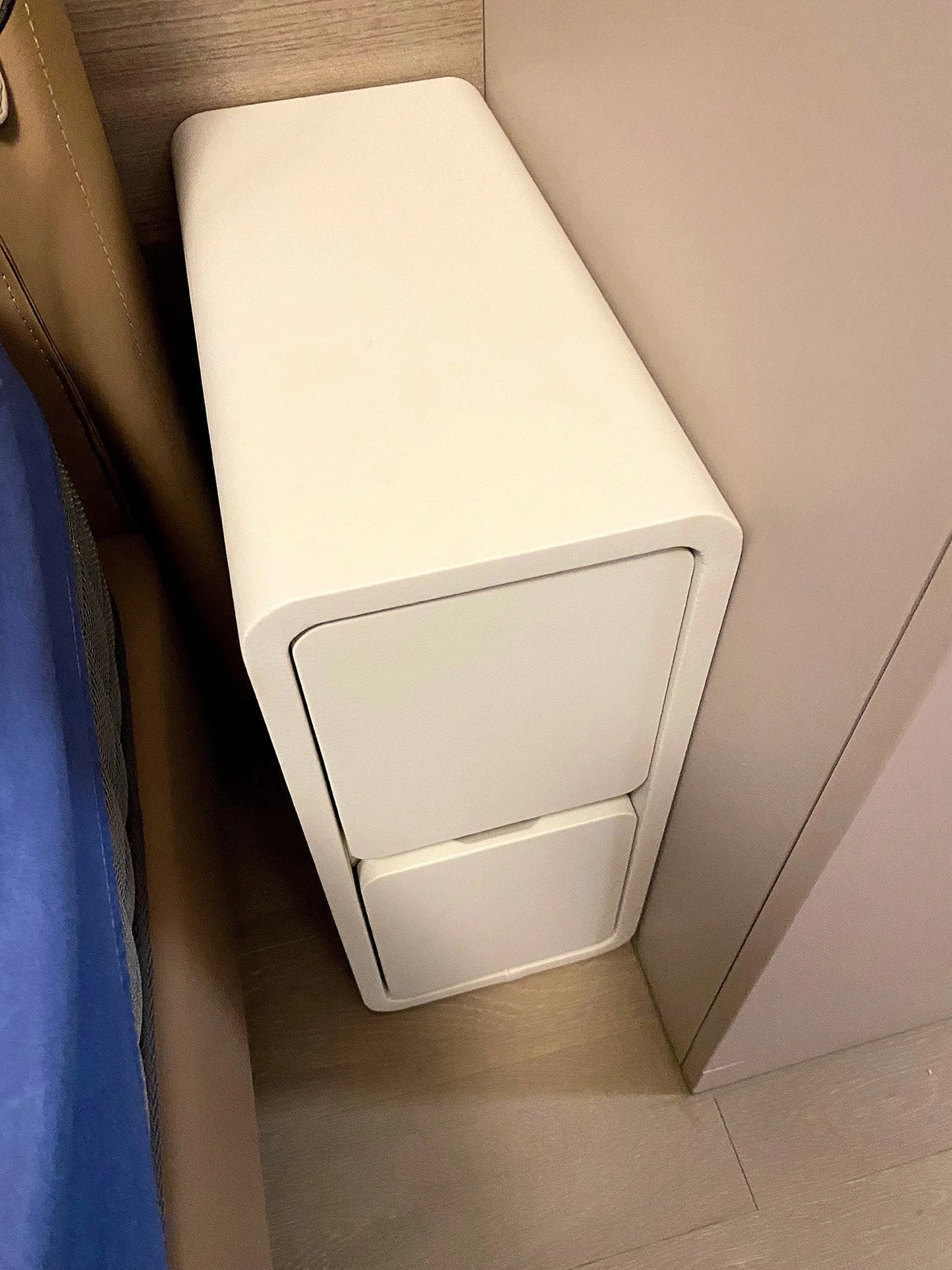 Table de chevet en bois massif avec 2 tiroirs - Design minimaliste