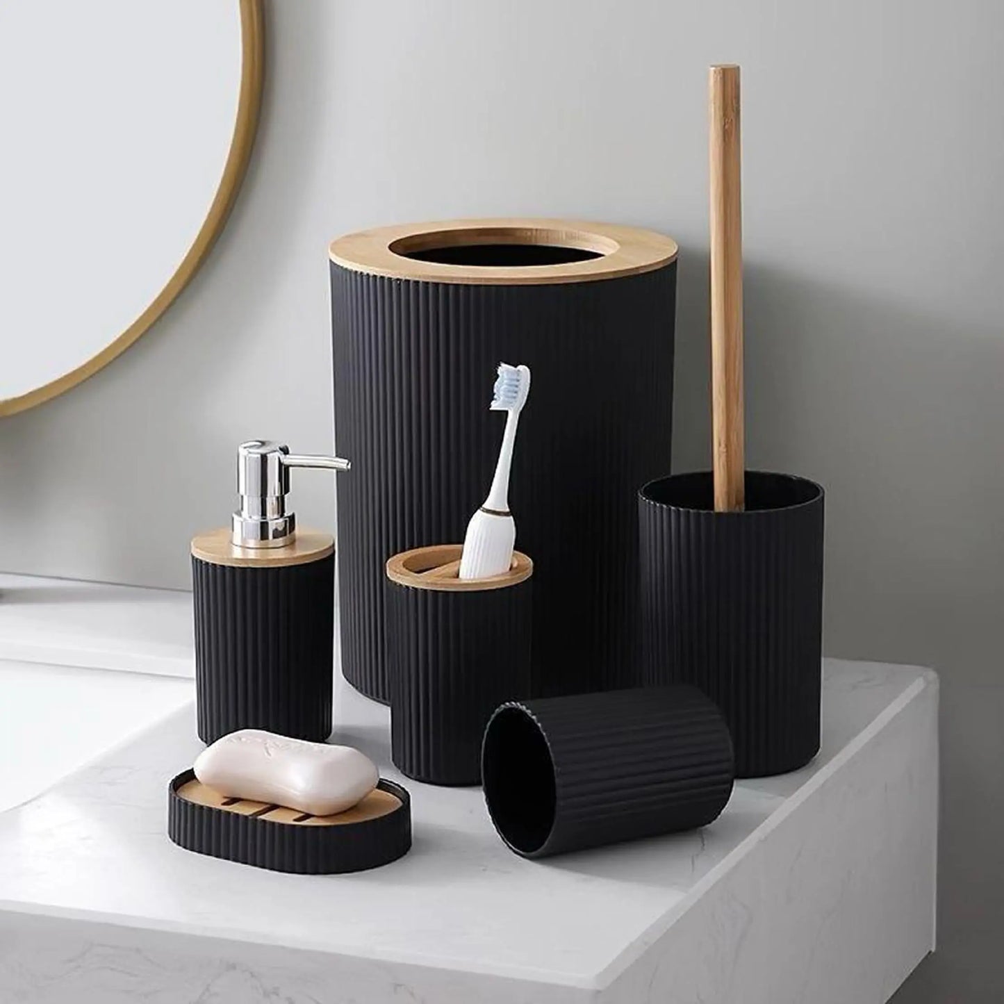 Ensemble de salle de bain moderne : porte-brosse, poubelle & plus
