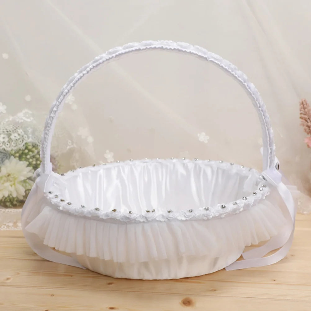 Paniers de fleurs en dentelle pour mariage, élégance romantique