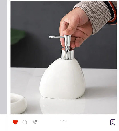 Set d'accessoires de salle de bains en céramique chinoise élégante